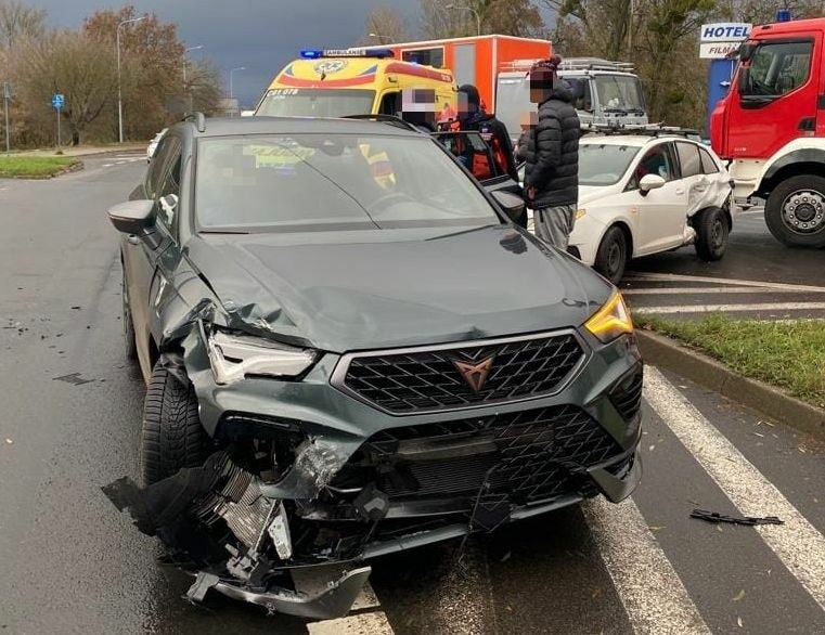 W czwartek doszło w Toruniu do zderzenia dwóch samochodów...