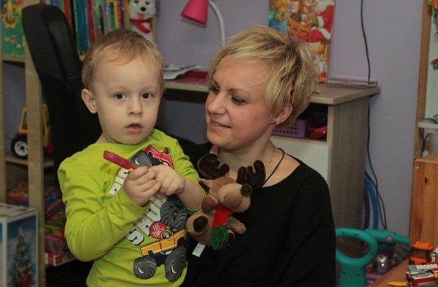 Bartek Juszczak z Radomia  w poniedziałek 9 lutego  skończy 4 latka. Na urodziny chciałby dostać masę prezentów w tym ulubione klocki Lego. Na zdjęciu z mamą Anetą.   