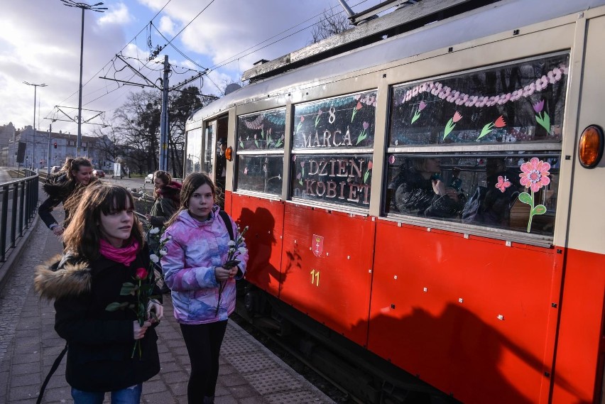 08.03.2019 Dzień Kobiet w zabytkowym gdańskim tramwaju.