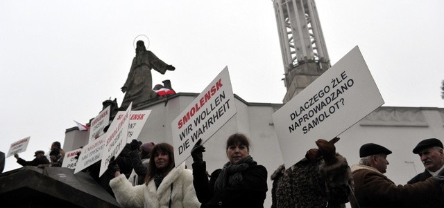 Demonstranci mieli ze sobą plansze z napisami