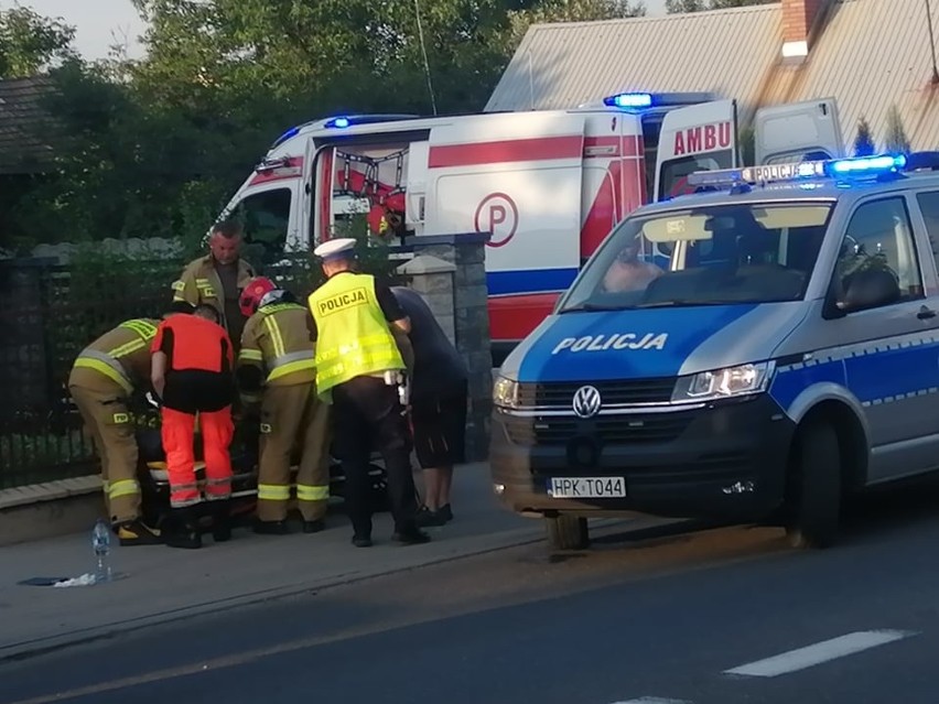 Wypadek w Tarnobrzegu. Samochód potrącił rowerzystę. Nastolatek trafił do szpitala [ZDJĘCIA]