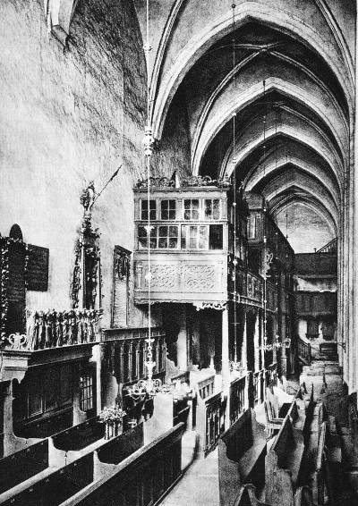 Tak przed wojną wyglądała nawa południowa kościoła św. Mikołaja. To jedno z kilkudziesięciu archiwalnych zdjęć w albumie.