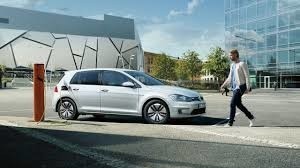 Volkswagen e-Golf. Łatwo odróżnialny od modeli benzynowych....