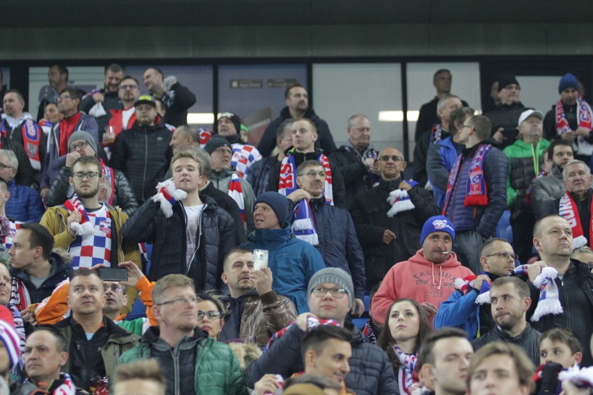 Górnik Zabrze - Śląsk Wrocław. Kibice odśpiewali hymn ZDJĘCIA KIBICÓW