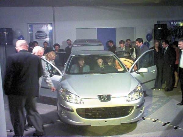 Pokaz nowego peugeot 407 w salonie Peugeota Ankris w Słupsku zgromadził wielu fanów tej marki.