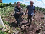 Ratują jeden z najstarszych i największych polskich cmentarzy na Ukrainie