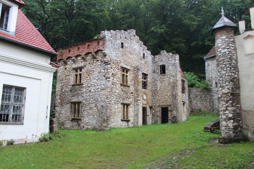 Pałac popadł w ruinie. AGH wyda 30 mln zł, by odzyskał dawny blask [ZDJĘCIA, WIDEO]