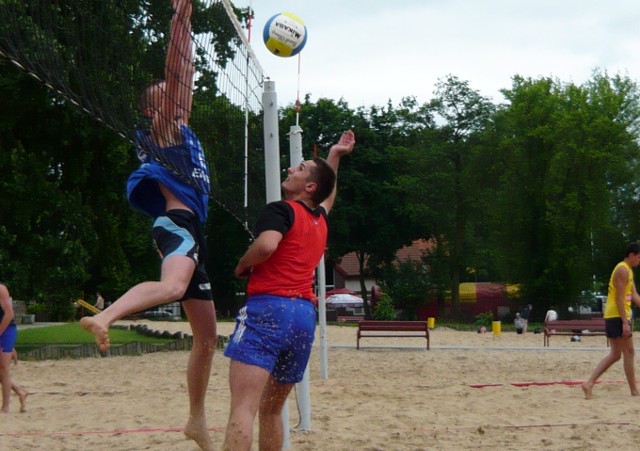 W niedzielę, 24 sierpnia na plaży MORiW w Rudniku rozegrany zostanie turniej siatkówki plażowej.