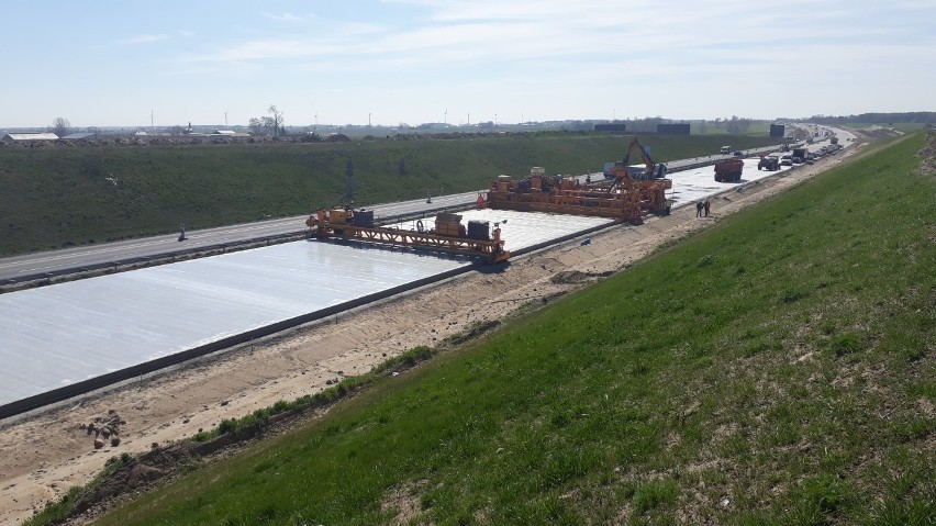 Rozpoczął się nowy etap budowy odcinka A1 między Tuszynem a Piotrkowem 