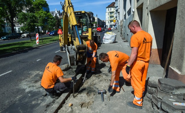 W zeszłym roku drogowcy ułożyli nową nawierzchnię m.in. na alejach Adama Mickiewicza.