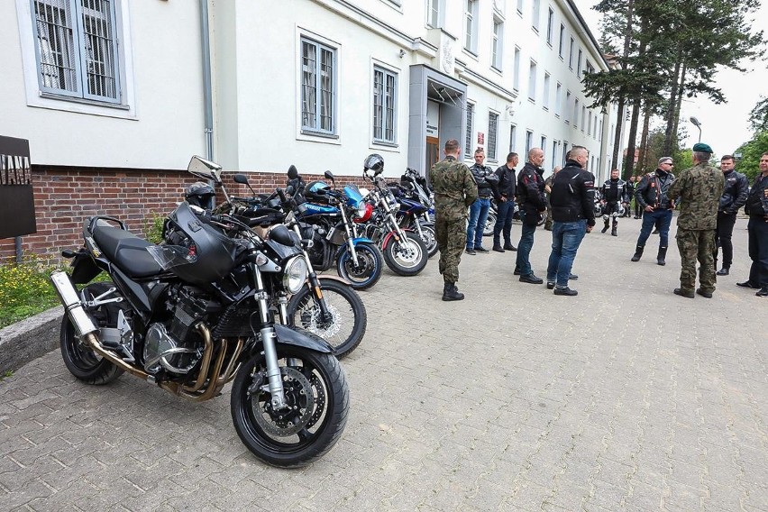 W Szczecinie wyruszył motocyklowy rajd weteranów. Pamiętają o poległych kolegach