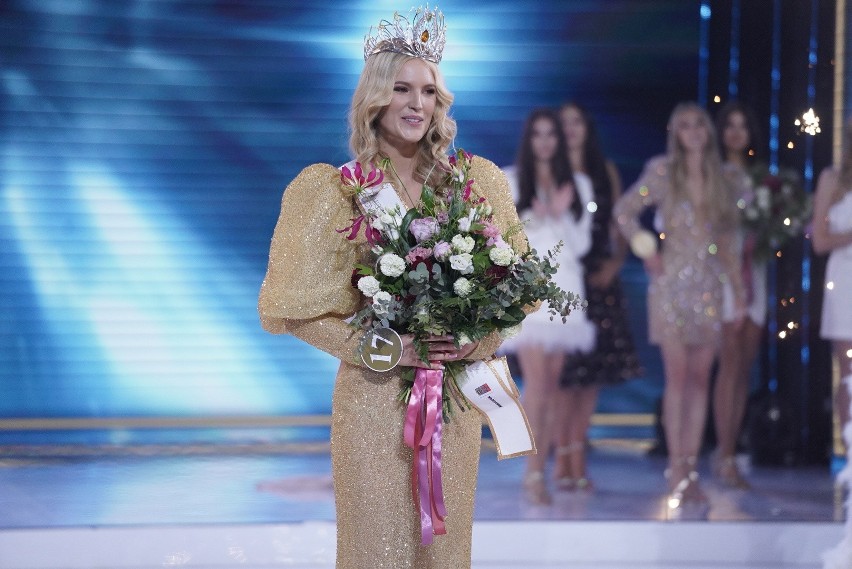 Miss Polonia 2021/2022 we Włocławku. Krystyna Sokołowska z Białegostoku z bursztynową koroną [zdjęcia]