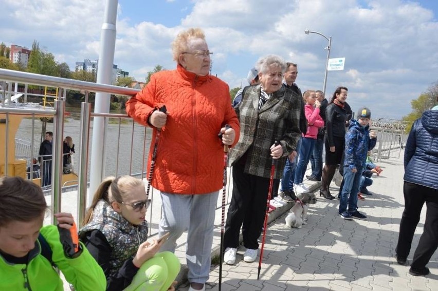 Majówkowy trening na trampolinach przy głogowskiej marinie [FOTO, FILM]