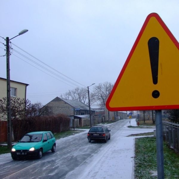 Na drogach lokalnych może być ślisko.