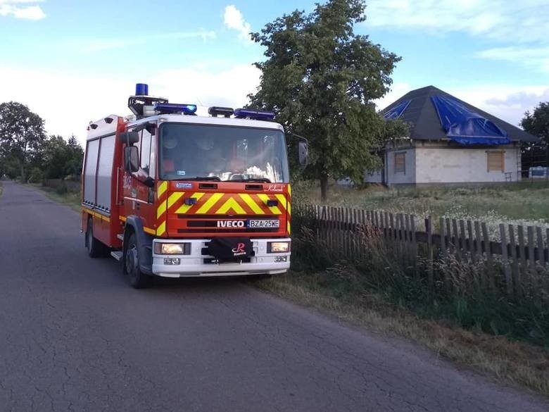 Burze w Podlaskiem. Nocne nawałnice przeszły przez województwo [21-22.06.18]. Połamane drzewa i zablokowane drogi [ZDJĘCIA]