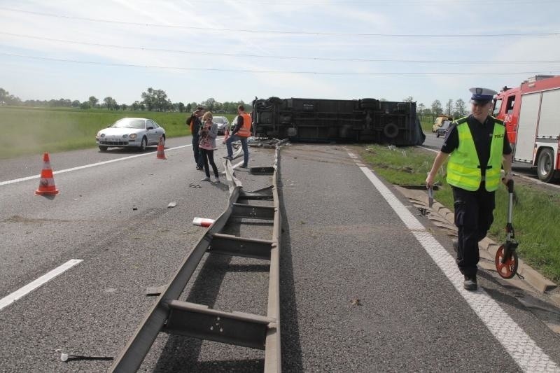 Wypadek na A4. Przewróciła się ciężarówka, 12.05.2015