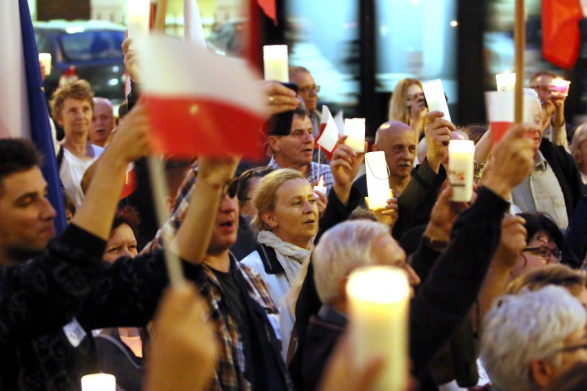 Lublin. Trwa kolejny protest w obronie sądów (ZDJĘCIA, WIDEO)