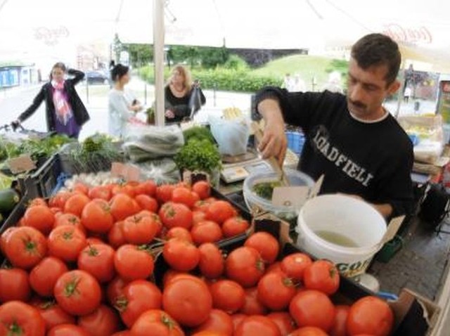 Kupimy więcej za mniej. Handlowcy w regionie tną ceny