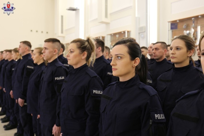 Ślubowanie nowych policjantów. Lubelski garnizon ma 50 nowych funkcjonariuszy [ZDJĘCIA]