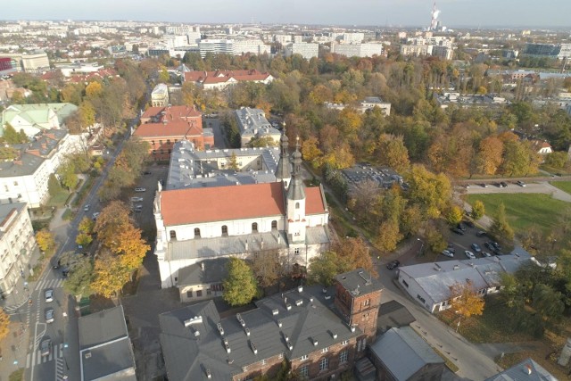 Budynek, do którego wprowadza się miejska orkiestra