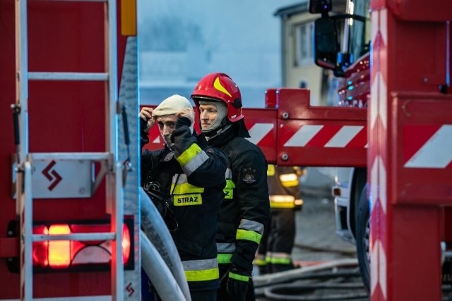 Pożar zniszczył mieszkanie przy ul. Koszarowej 26a w Bydgoszczy. Na szczęście w zdarzeniu tym nie ucierpiała żadna osoba.