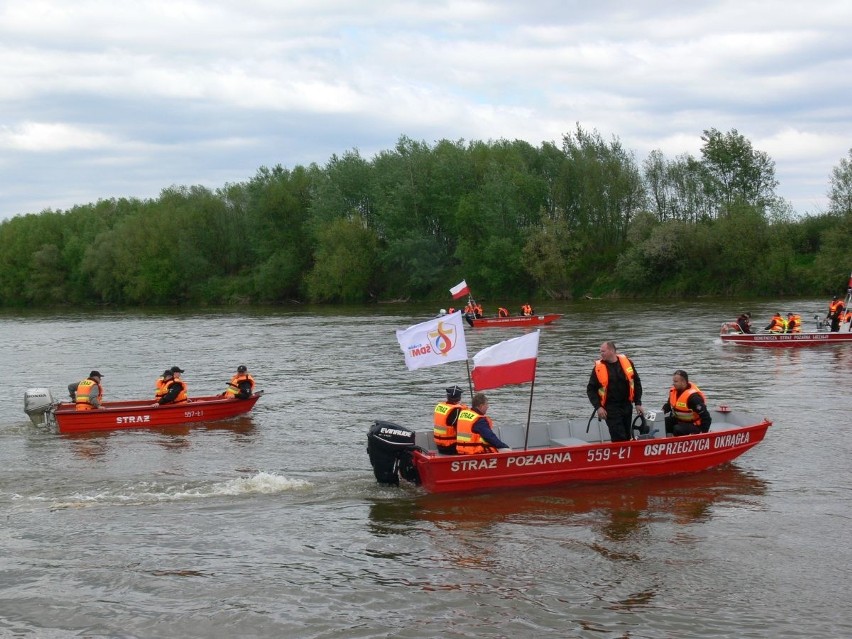 Z gminy Gorzyce łodziami wyruszyli na uroczystości 1050 jubileuszu chrztu Polski 