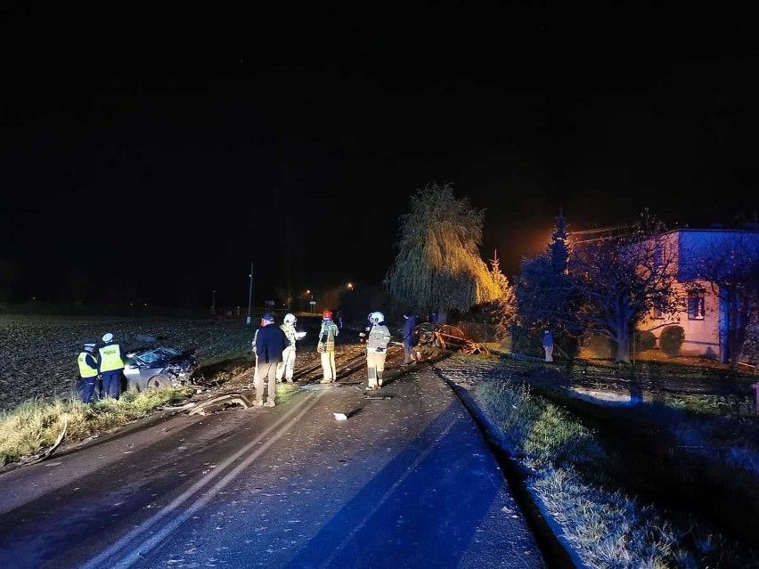 Wypadek w Dąbrowie. Strażacy udzielili pierwszej pomocy...