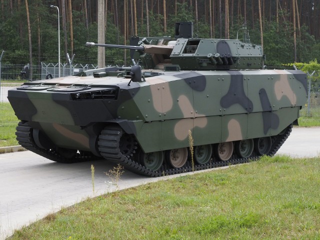 Bojowy pływający wóz piechoty borsuk jako model ze zdalnie sterowanym systemem wieżowym kaliber 30 milimetrów