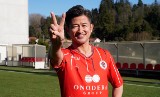 Kazuyoshi Miura przedłużył profesjonalny kontrakt z drugoligowcem portugalskim Oliveirense. Będzie grał co najmniej do 57 roku życia