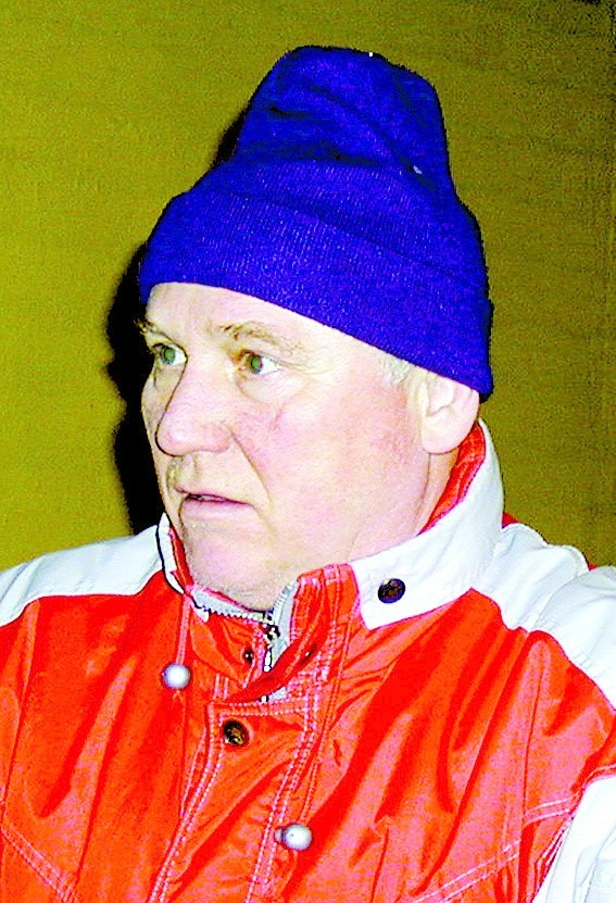 Marian Brusil prowadził już I zespół sanockich hokeistów od stycznia do marca 2001 roku. Ostatnio trenował I-ligową słowacką drużynę MSHK Prievidza, zajmującą aktualnie 5 lokatę w tabeli.