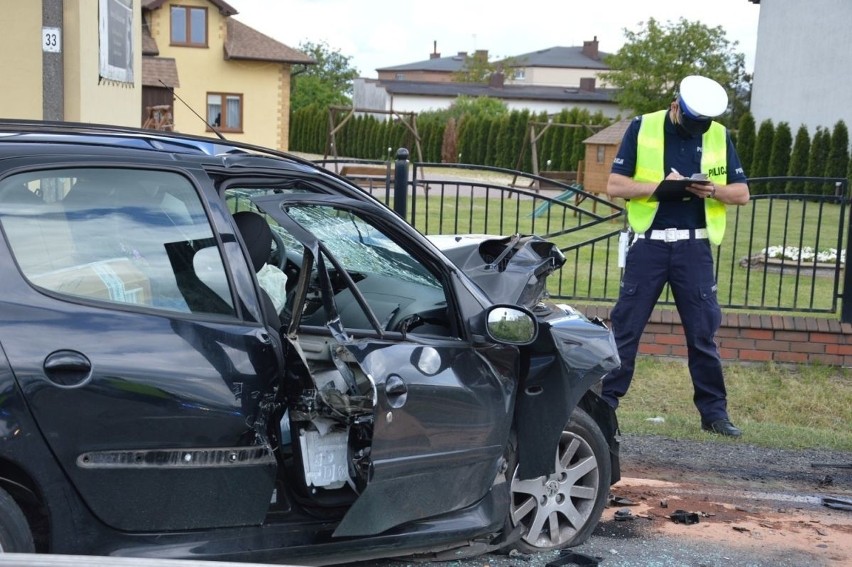 Wypadek w Srocku. Utrudnienia na DK 91. Zderzyły się ciężarówki i samochód osobowy. Pasażerka nie żyje ZDJĘCIA