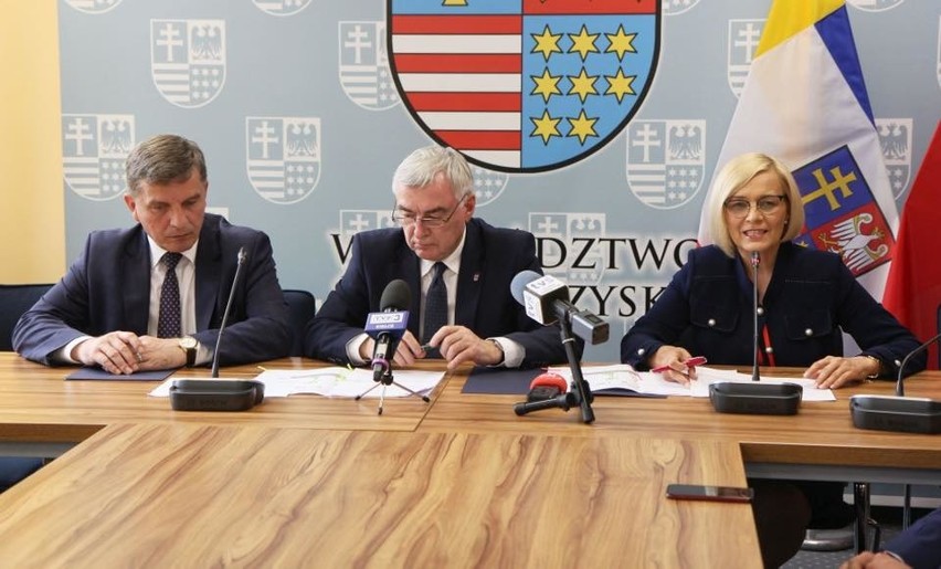 Powiat starachowicki zrobi duży remont w Stykowie. W Kielcach podpisano umowę na dofinansowanie [ZDJĘCIA]