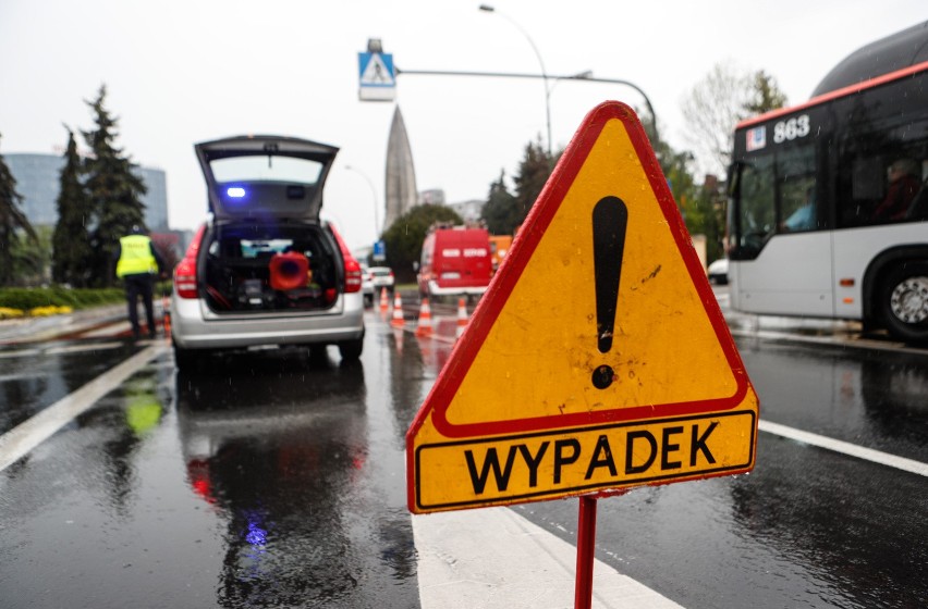 Zdjęcia z wypadku do którego doszło w maju 2017 na ul....