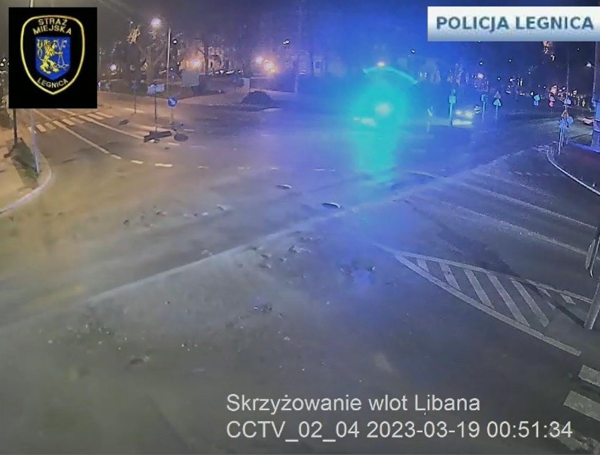 Policjanci z legnickiej drogówki pilotowali samochód, w...