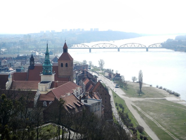 Grudziądzki most przez Wisłą i starówka widziane z wieży Klimek na Górze Zamkowej - najlepszego punktu widokowego w mieście