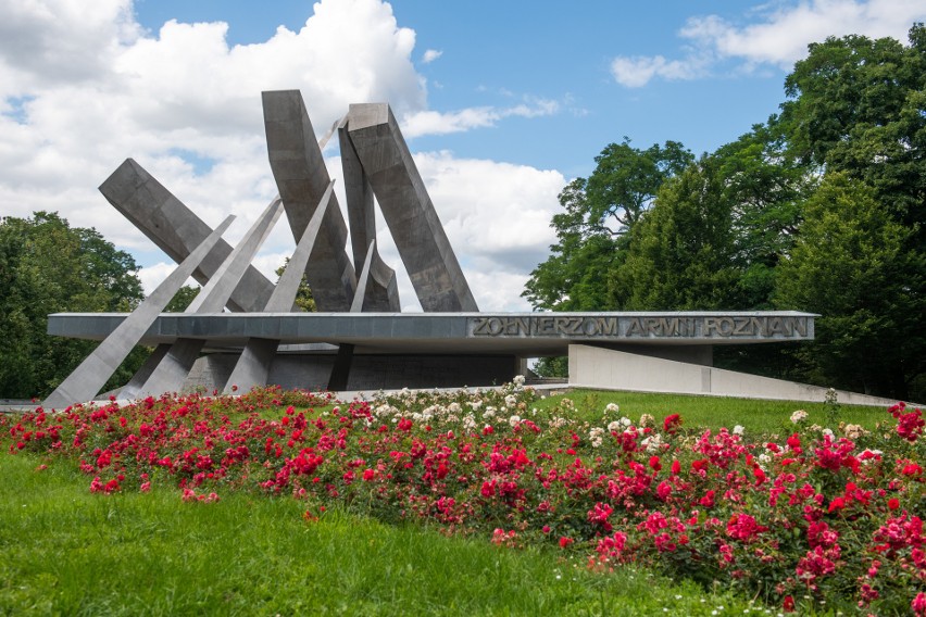 Coroczna renowacja pomnika Armii Poznań zakończona. Monument...
