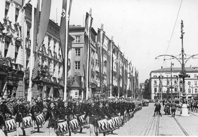 Hitlerowska defilada na Rynku Głównym, 1941 r.