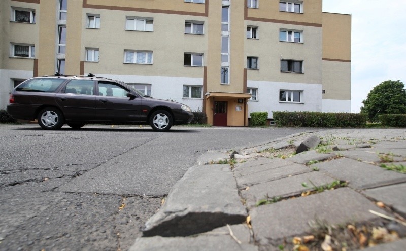 Chodnik przy wyjeździe z ul. Dachowej w ul. Tuszyńską nie...