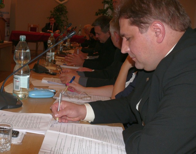 Błażej Borowiec - ostro recenzuje burmistrza.