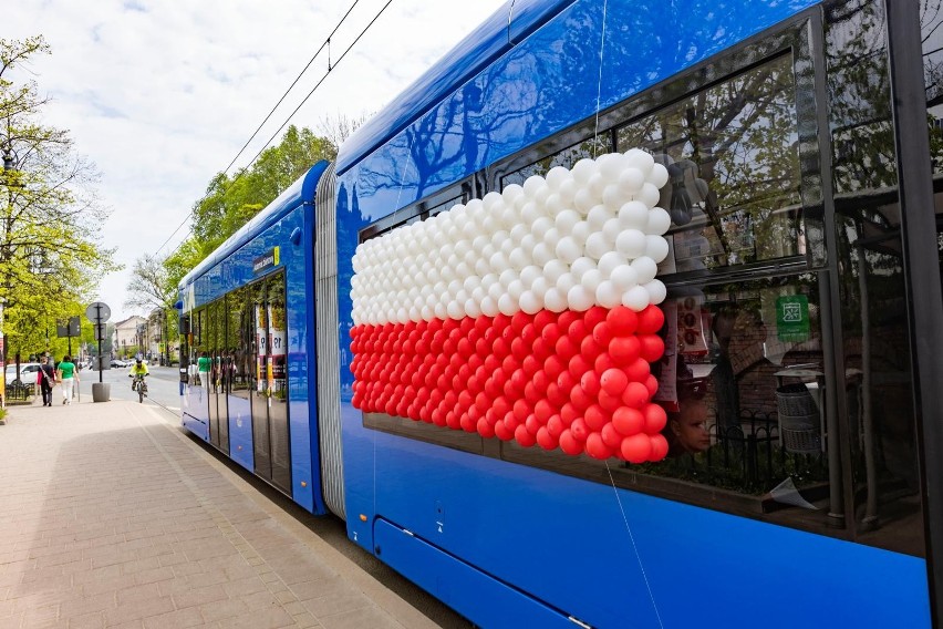 Patriotyczny tramwaj przejechał przez Kraków