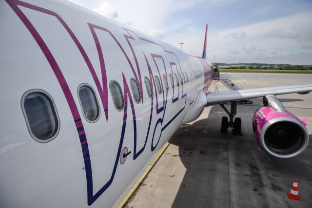 Prezes UOKiK postawił przewoźnikowi zarzuty naruszania zbiorowych interesów konsumentów. Spółce Wizz Air Hungary grozi kara do 10 proc. rocznego obrotu.