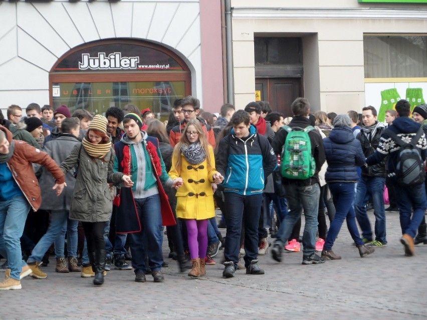 Ok. 200 osób tańczyło poloneza na rynku w Lublińcu