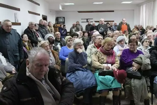 W ostatnim spotkaniu zorganizowanym przez inicjatorów akcji odwołania zarządu Spółdzielni Mieszkaniowej "Radogoszcz-Zachód" uczestniczyło ok. 120 lokatorów.