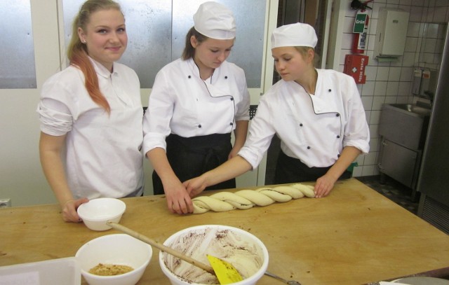 Uczniowie Czwórki znają wspaniałe przepisy, wiedzą jak gotować zdrowo i czym sprawić przyjemność swoim gościom.