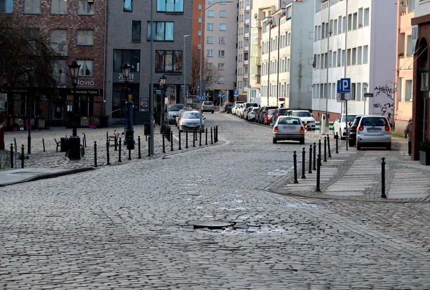 Zamknąć Panieńską i Mściwoja dla samochodów? Jest taki pomysł. W tle Strefa Płatnego Parkowania 