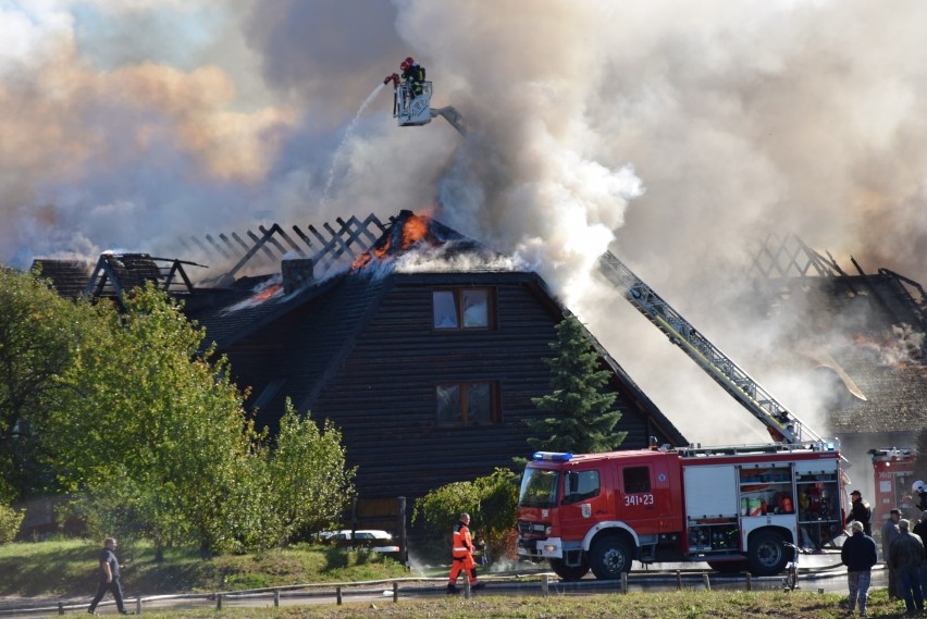 Krzywe. Pożar restauracji Gościniec. Słup dymu widać z...