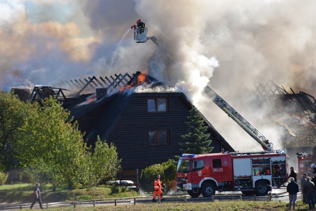 Krzywe. Pożar restauracji Gościniec. Słup dymu widać z odległości kilku kilometrów