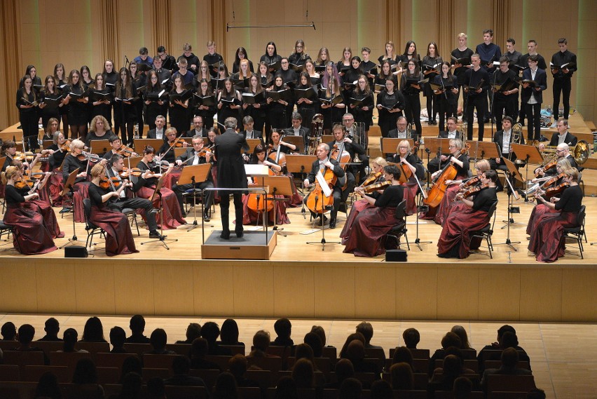 Wyjątkowy spektakl muzyczny na scenie Filharmonii Świętokrzyskiej w Kielcach