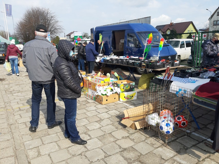 Ostrołęka. Targowisko z konfliktem w tle. Kupcy sprzeciwiają się m.in. wysokiej opłacie rezerwacyjnej. Co na to prezydent miasta? 