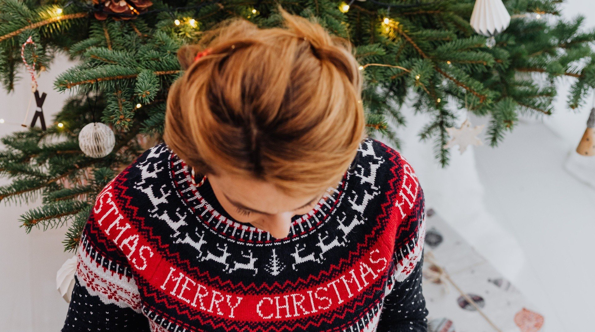 Najmodniejsze świąteczne swetry. Już teraz wybierz prezent na Mikołajki.  Sprawdź topowe modele bożonarodzeniowych swetrów | Dziennik Bałtycki